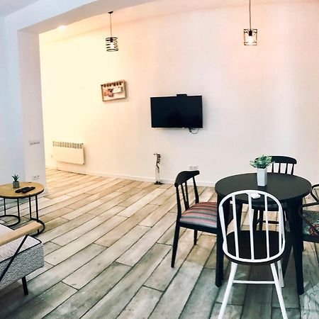 Style Apartments By Happy Place Тбилиси Екстериор снимка